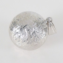 Stříbrný přívěsek gravírovaný koule